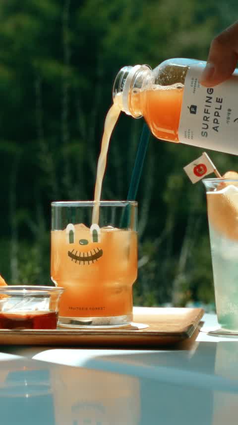 Pouring fresh juice